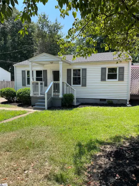 107 Jasmine Dr, Greenville, SC 29611