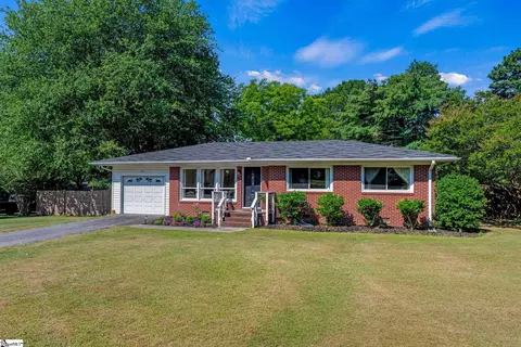 205 Looneybrook Dr, Fountain Inn, SC 29644
