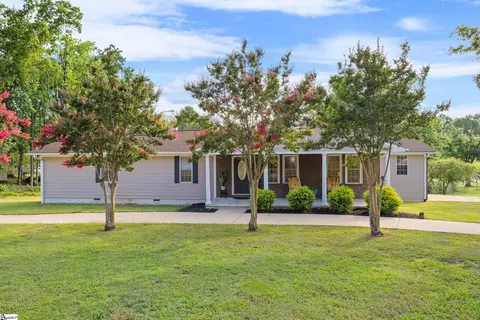 102 Steeplechase Ct, Simpsonville, SC 29681