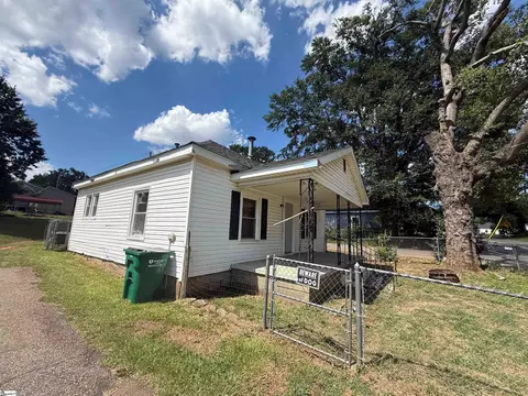 179 Spring St, Spartanburg, SC 29301