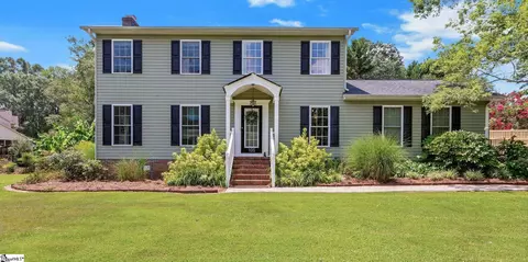 105 Williamsburg Dr, Greer, SC 29651