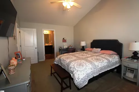 Bedroom - 811 Markham Cir, Moore, SC 29369 photo 3 of 6