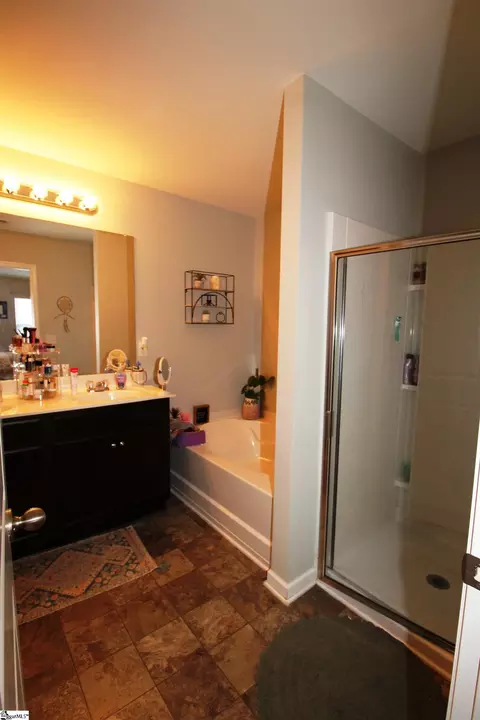Bath - 811 Markham Cir, Moore, SC 29369 photo 1 of 3