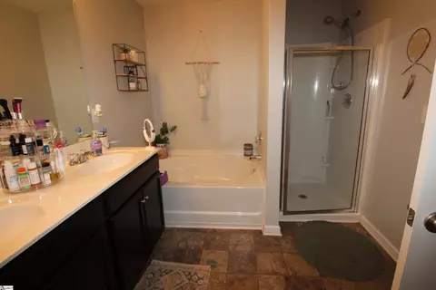 Bath - 811 Markham Cir, Moore, SC 29369 photo 2 of 3