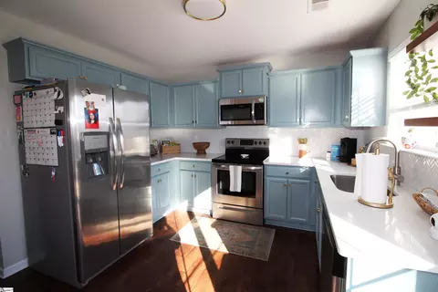Kitchen - 811 Markham Cir, Moore, SC 29369 photo 2 of 5
