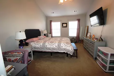 Bedroom - 811 Markham Cir, Moore, SC 29369 photo 2 of 6