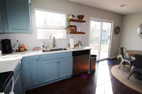 Kitchen - 811 Markham Cir, Moore, SC 29369 photo 5 of 5