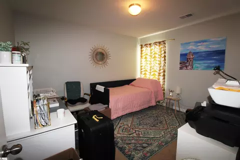 Bedroom - 811 Markham Cir, Moore, SC 29369 photo 4 of 6
