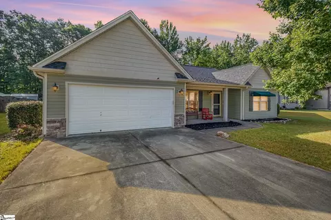 113 Queensland Ct, Fountain Inn, SC 29644