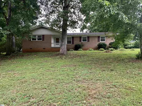 108 Anglewood Dr, Simpsonville, SC 29680