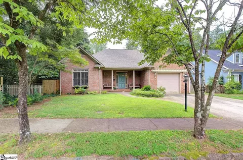 4 Harcourt Dr, Greenville, SC 29601