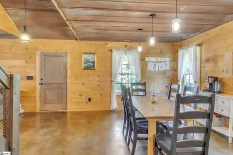 Dining - 389 Mt Pleasant Rd, Westminster, SC 29693 photo 2 of 3