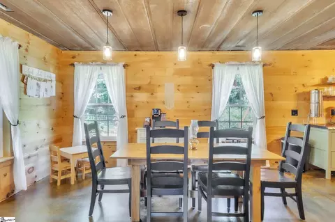 Dining - 389 Mt Pleasant Rd, Westminster, SC 29693 photo 1 of 3
