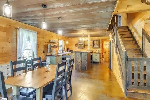 Dining - 389 Mt Pleasant Rd, Westminster, SC 29693 photo 3 of 3
