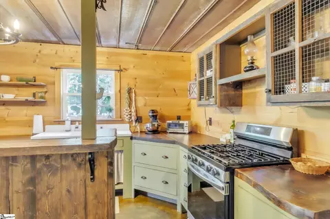 Kitchen - 389 Mt Pleasant Rd, Westminster, SC 29693 photo 2 of 2