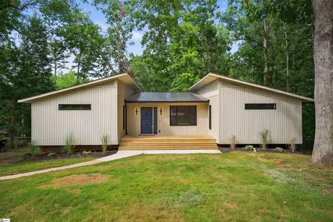 8 Chuckwood Ct, Simpsonville, SC 29680