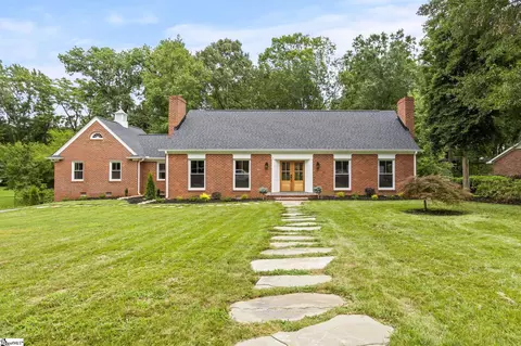 8 Hearthstone Ln, Greenville, SC 29615