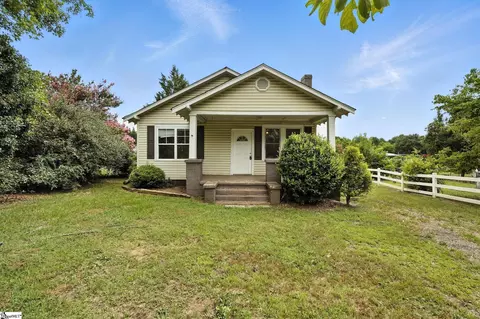 8490 Dandelion Ln, Spartanburg, SC 29303