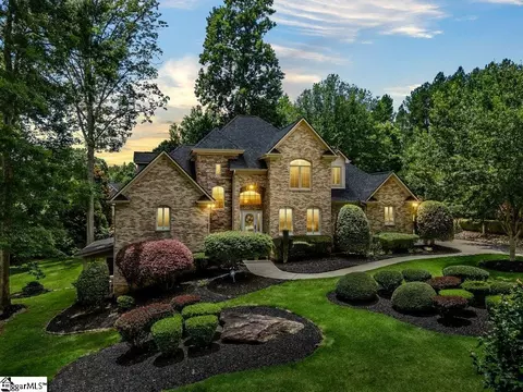 688 Mosswood Ln, Spartanburg, SC 29301