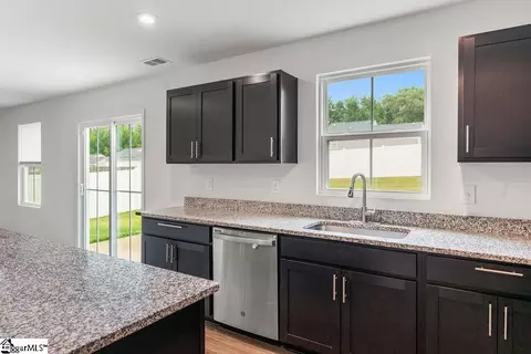 Kitchen - 418 Edenvale Dr, Greer, SC 29651 photo 2 of 3