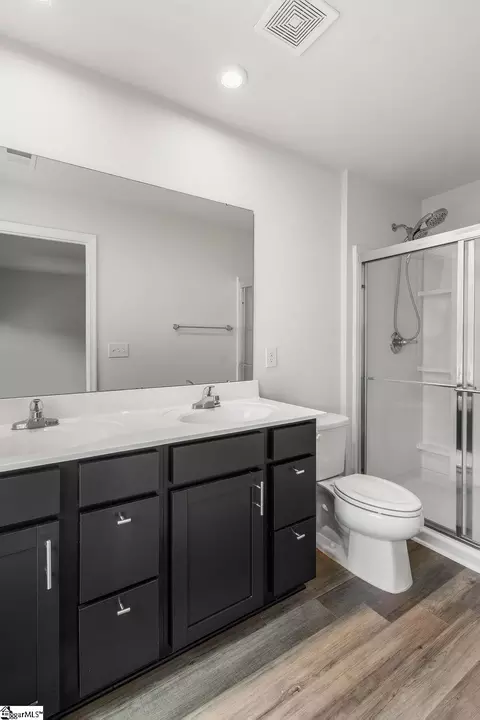 Bath - 418 Edenvale Dr, Greer, SC 29651 photo 3 of 6