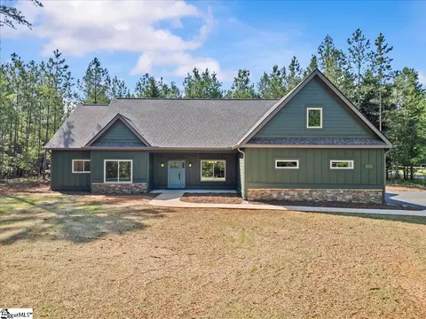 915 Coachmans Trl, West Union, SC 29696