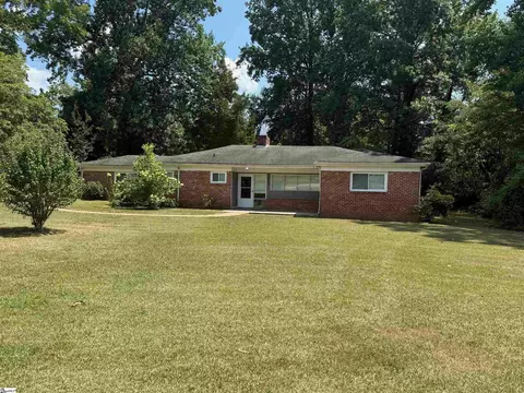 3329 Robin Hood Dr, Spartanburg, SC 29302