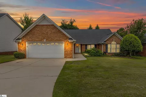 16 Arbours West Ln, Moore, SC 29369