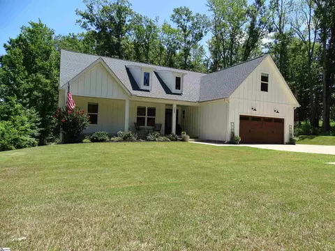 255 Gaston Dr, Reidville, SC 29375