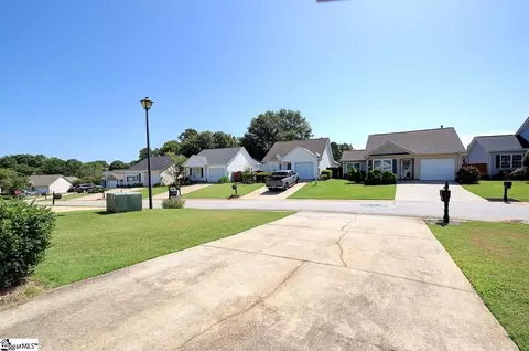 108 Baldwin Pl, Easley, SC 29642 photo 4