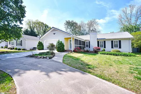 513 Hedgewood Ter, Greer, SC 29650