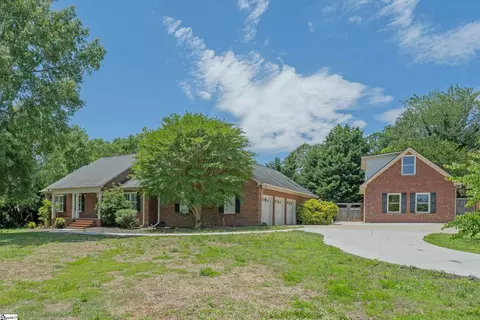 322 N Rutherford Rd, Greer, SC 29651