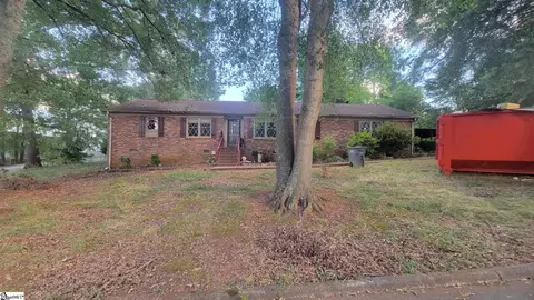 102 Wilma Dr, Greenville, SC 29617
