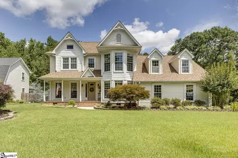 704 E Silverleaf St, Greer, SC 29650