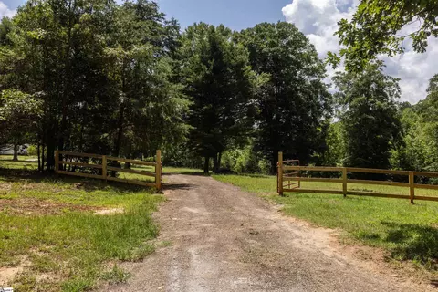 158 Brockeric Rd, Honea Path, SC 29654 photo 2