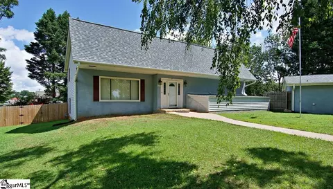 102 Julian Ct, Easley, SC 29642
