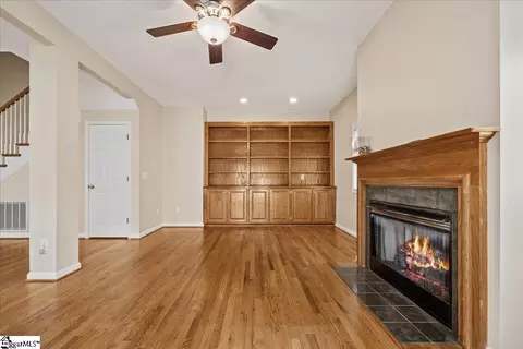 Living - 108 Commons Dr, Easley, SC 29642 photo 3 of 6