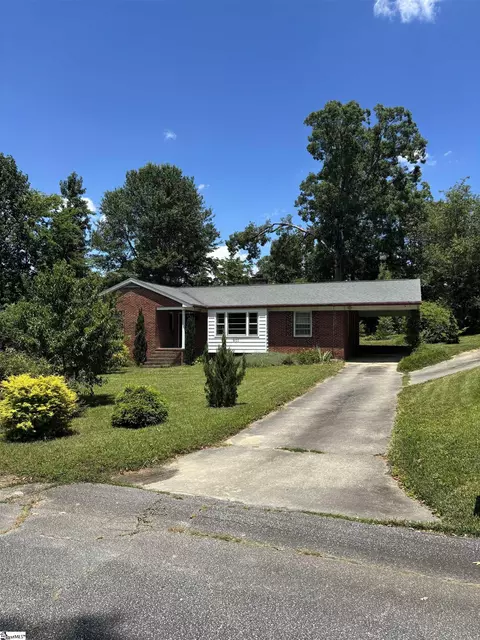 201 Longwood Dr, Taylors, SC 29687