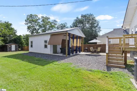 209 E Fairview Ave, Greer, SC 29651 photo 17