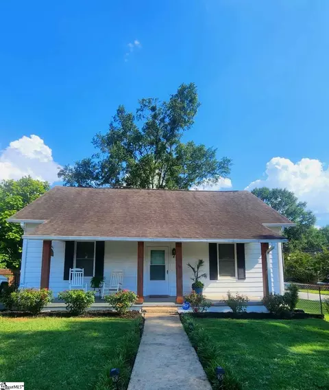 7 Haynes St, Greer, SC 29650