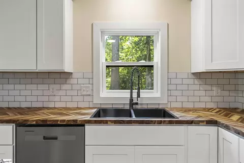 Kitchen - 134 Quail Haven Dr, Easley, SC 29642 photo 2 of 2