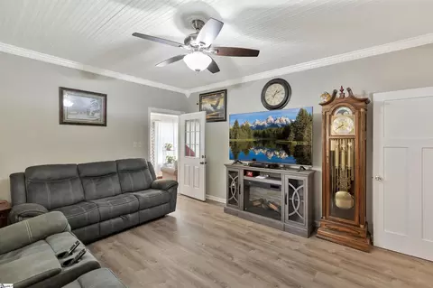 712 W Main St, Easley, SC 29640 photo 9
