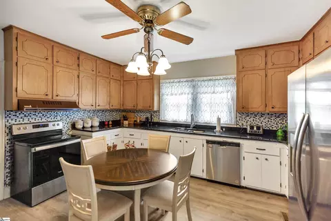 712 W Main St, Easley, SC 29640 photo 5