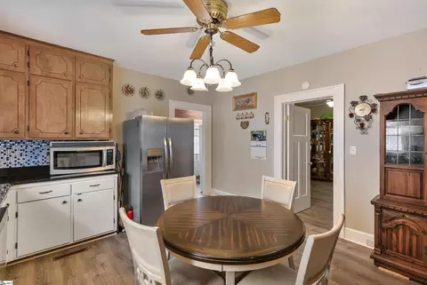 712 W Main St, Easley, SC 29640 photo 6