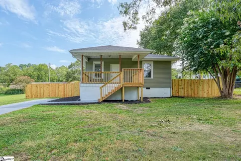 121 Beth St, Greer, SC 29651