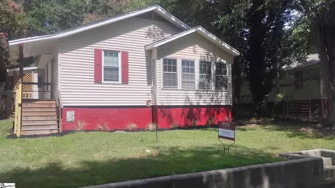 8 Mellon St, Slater, SC 29683