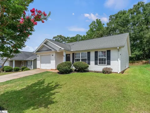 226 Chateau St, Boiling Springs, SC 29316