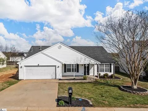 461 Candleglow Dr, Boiling Springs, SC 29316