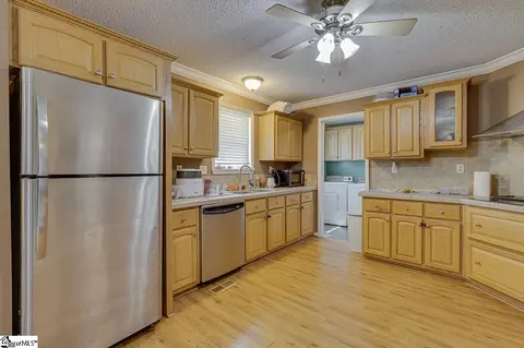 Kitchen - 1139 Wright School Rd, Belton, SC 29627 photo 3 of 4