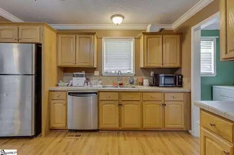 Kitchen - 1139 Wright School Rd, Belton, SC 29627 photo 4 of 4